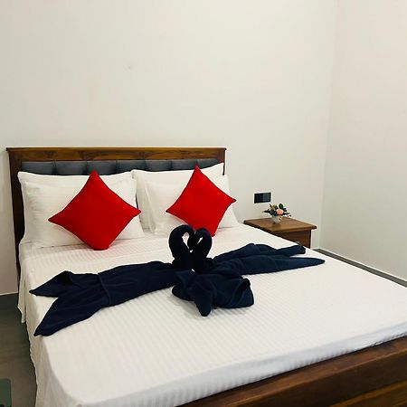 Maapagala Resort 锡吉里亚 外观 照片