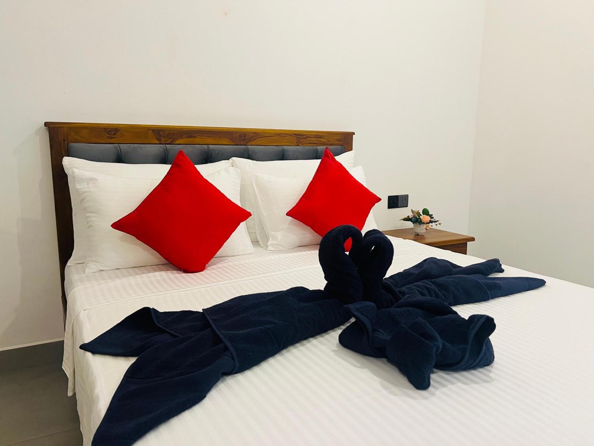 Maapagala Resort 锡吉里亚 外观 照片