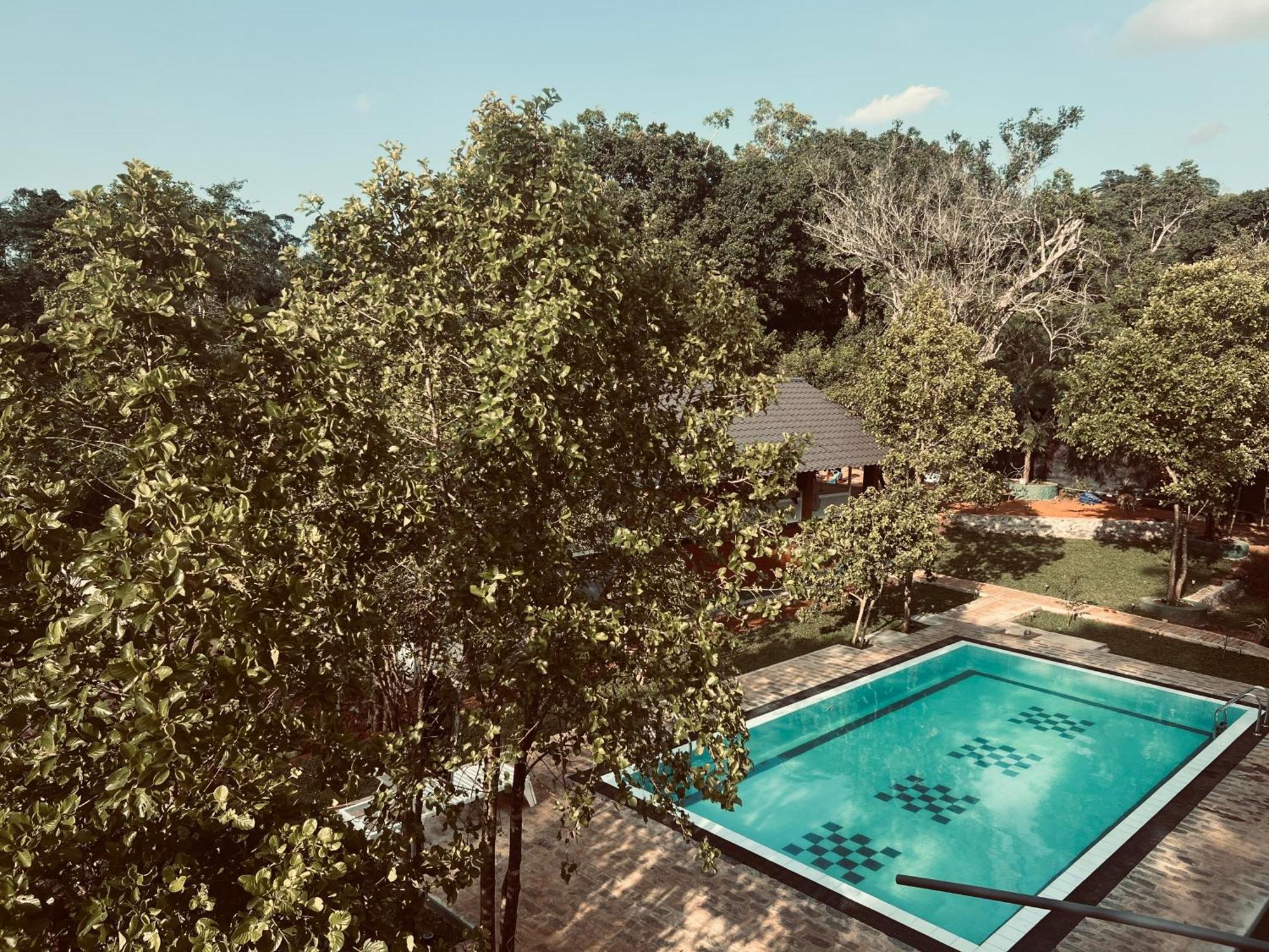 Maapagala Resort 锡吉里亚 外观 照片