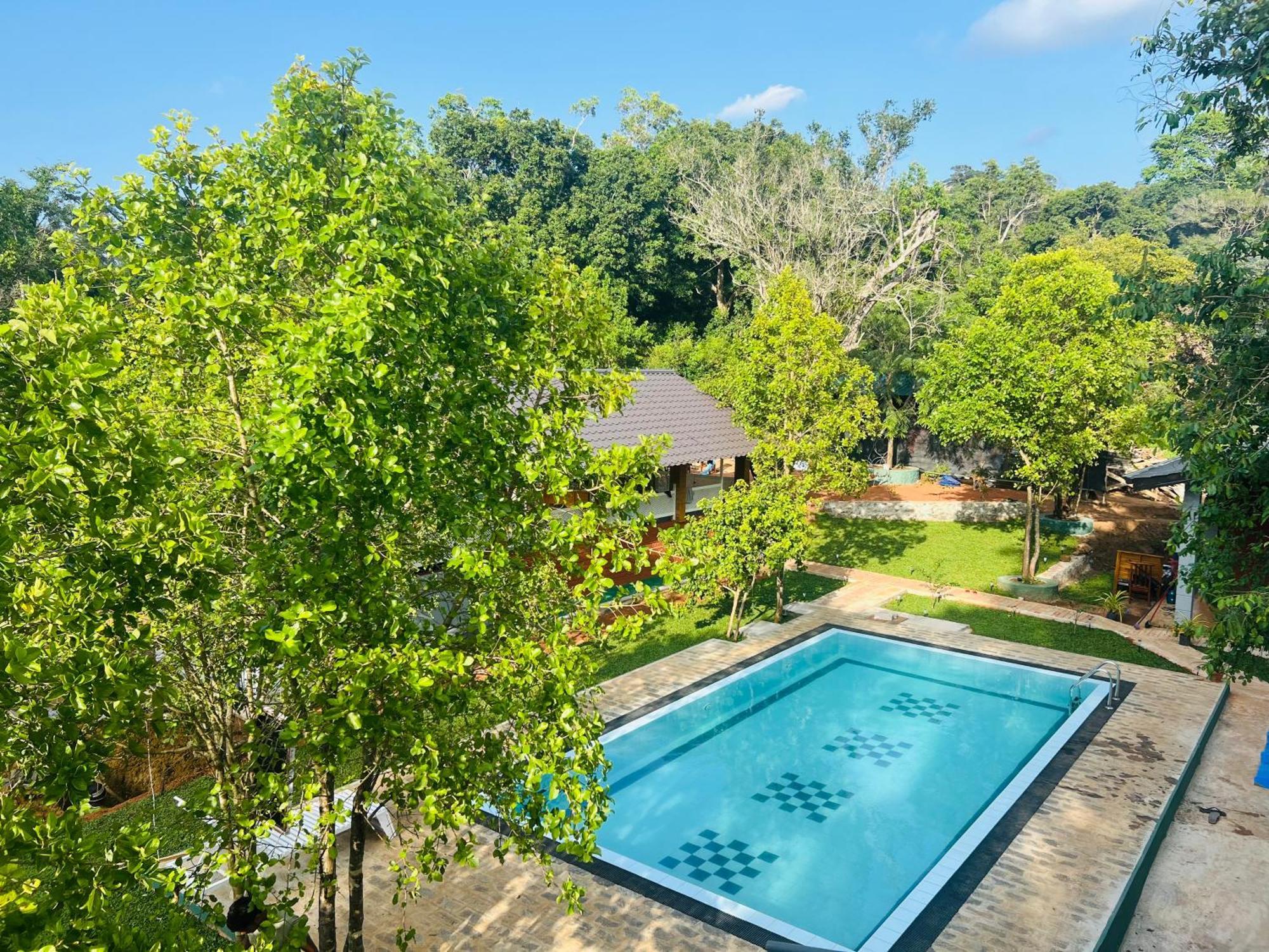 Maapagala Resort 锡吉里亚 外观 照片