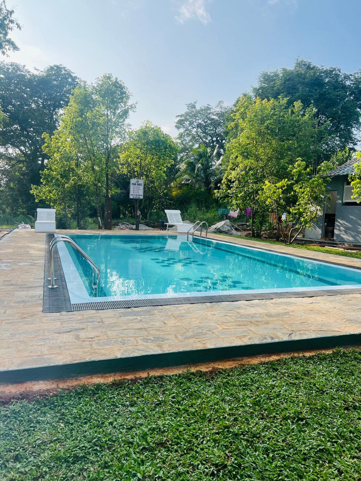 Maapagala Resort 锡吉里亚 外观 照片