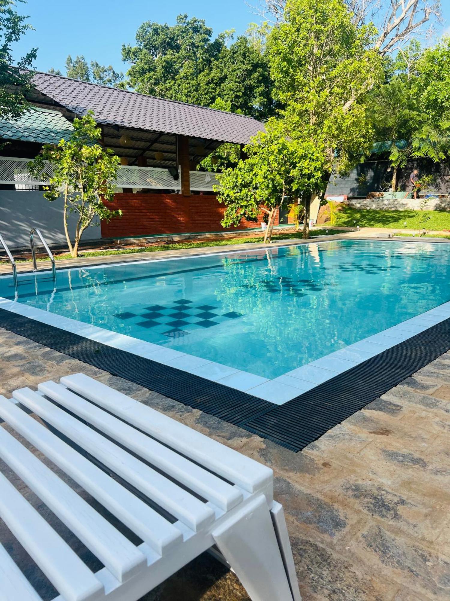 Maapagala Resort 锡吉里亚 外观 照片
