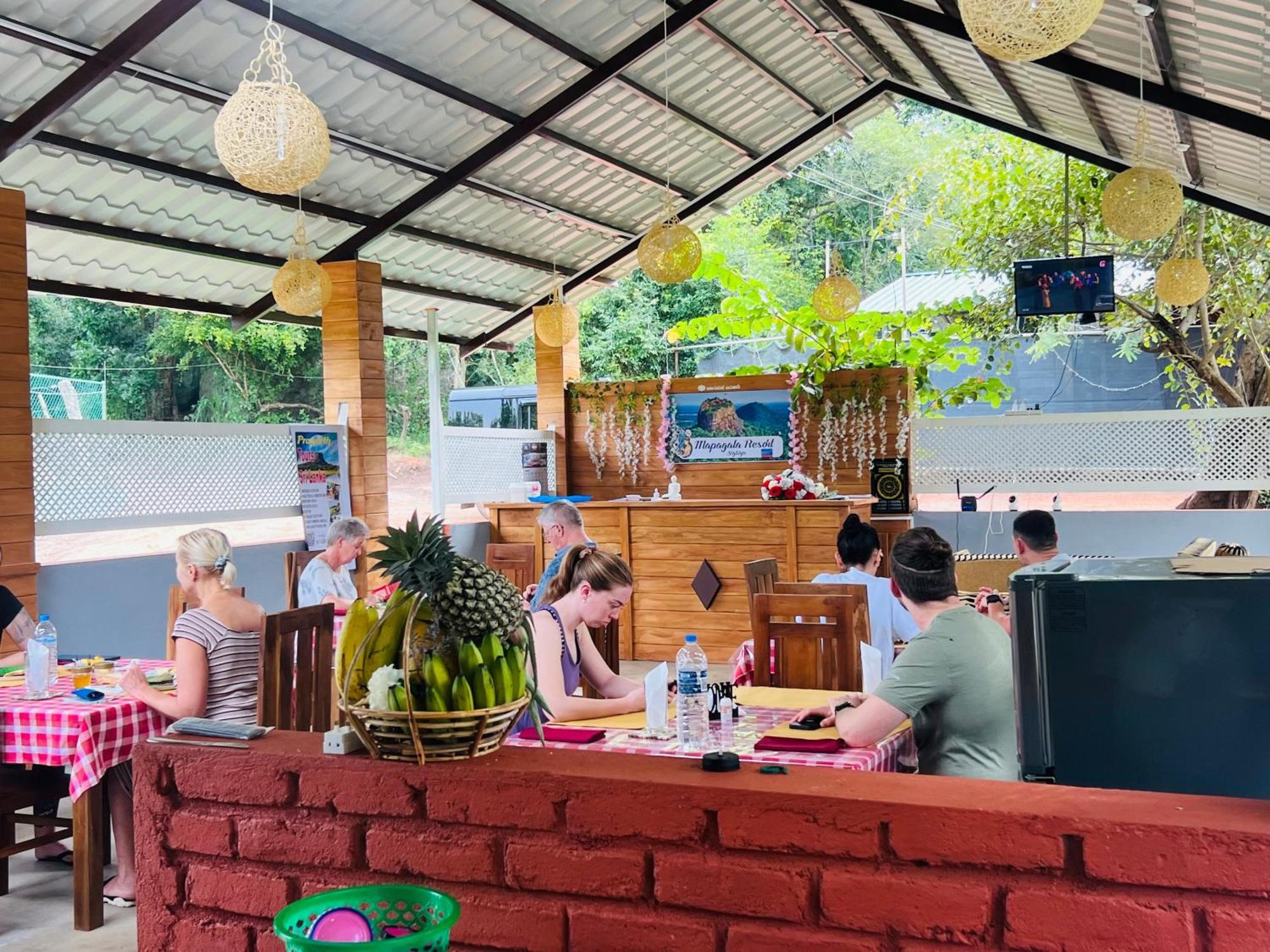 Maapagala Resort 锡吉里亚 外观 照片