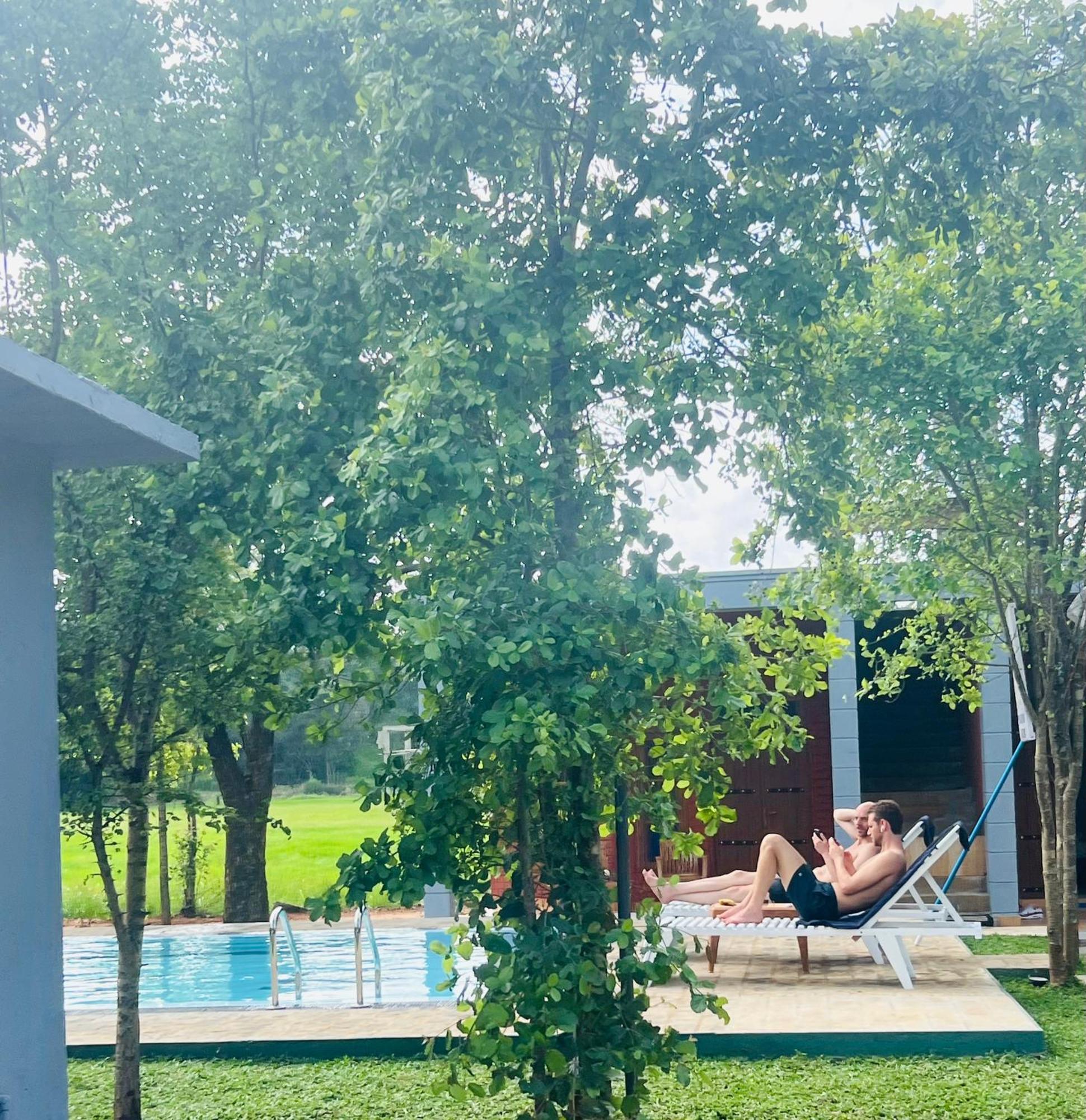 Maapagala Resort 锡吉里亚 外观 照片
